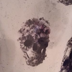 🍭Daisy and skulls top